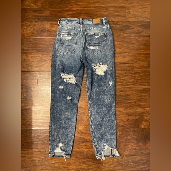 American Eagle Distressed Mom Jeans Size 2 Short - Picture 4 of 5